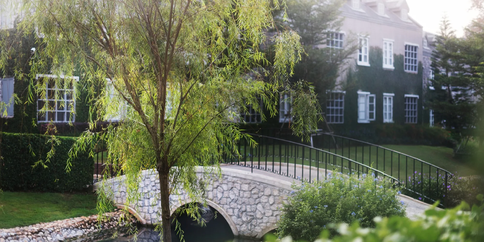 blog-custom Hiring Professional Landscaping Services